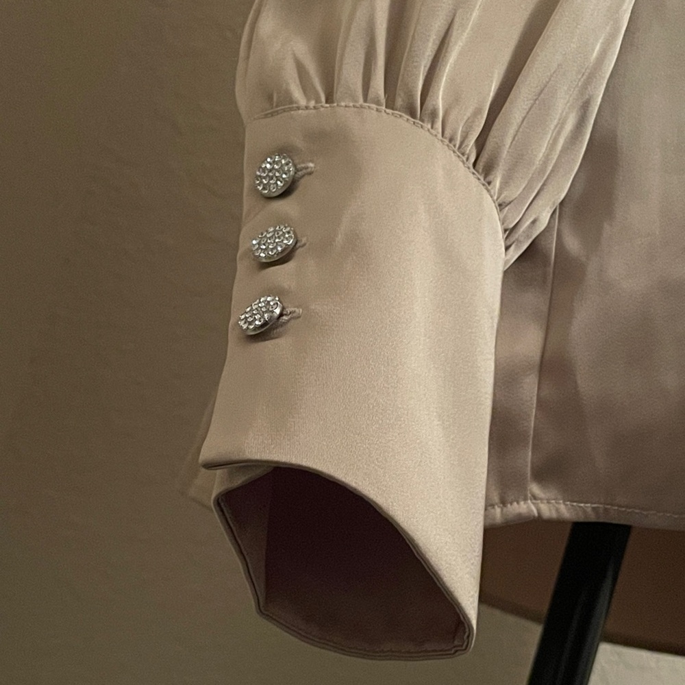 Tahari Elegant Cream Button-Up Pearl Buttons Blouse - Picture 4 of 11